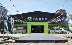 COMPUTEX2010ǯNVIDIAϡ֥åȡDX113DΩλ롣NVIDIAץ쥹ե󥹾