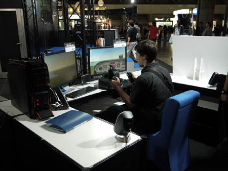 TGS 2010Ͽ͵PC14ȥʴĶǥץ쥤Ǥ㤦Gaming PC Worldץ֡ݡ