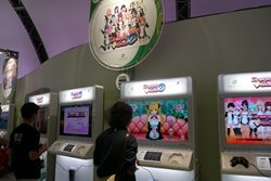 TGS 2010ϥޥեȥ֡ˤϥɥѡƥȥޤ50ȥ뤬롣Kinectбȥ֥ޥ2פλͷʤɸ