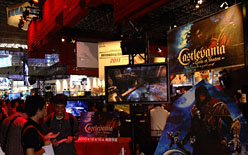 TGS 2010ϡ֥֥ץ饹״Ϣȡ֥å˥פ͵ TGS 2010 KONAMI֡ θץ쥤Ԥ־