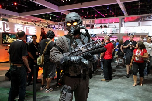 E3 2010ϺǯϤäѤPS Moveפȡ3DפܤSony Computer Entertainment֡ޤܤΡKILLZONE 3פǿࡼӡȶˤϤ