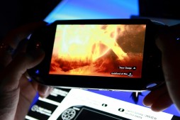 E3 2012PSVitaSOUL SACRIFICEפE3˽ŸȤˤϼʬ̿鵾ˤˡġɤʥե󥿥θƤ