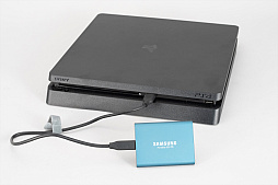 PRUSBޤPS4Υɻ֤û̡SamsungγդSSDPortable SSD T5פPS4ǻƤߤ