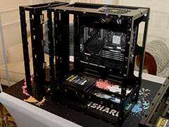 PCPC⼫ʬήȤΩƤˡ InWin5ĤΥ˥åȤǹΡѷǤPCModFreeפȯɽ